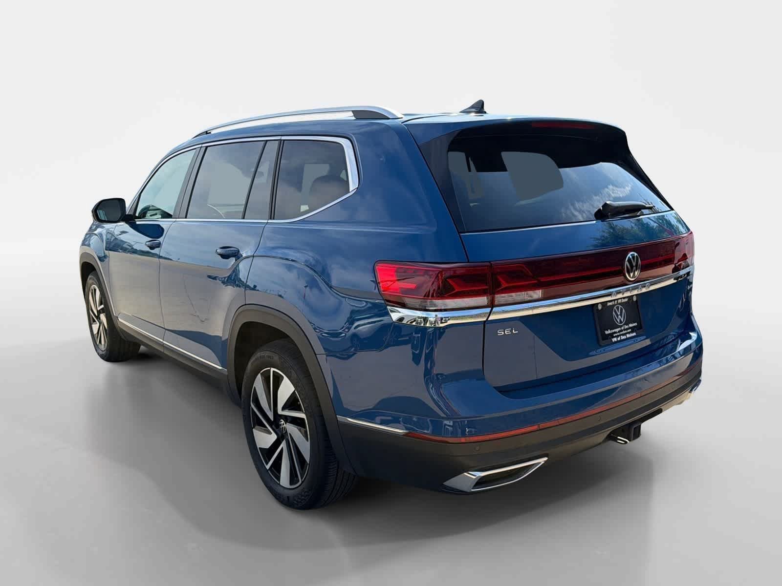 Used 2025 Volkswagen Atlas SEL AWD/4WD image 4