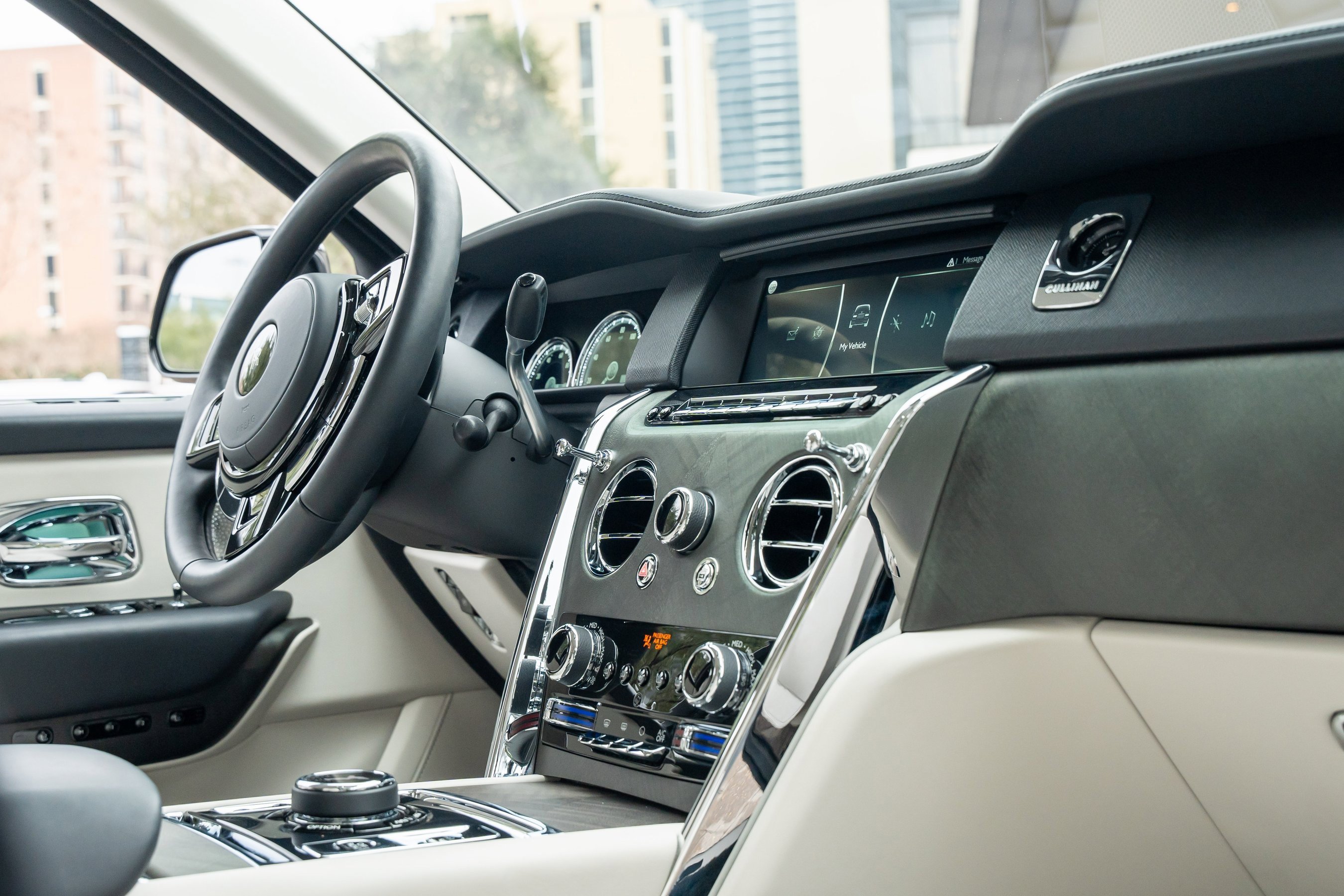 Used 2023 Rolls-Royce Cullinan w/ Cullinan Package image 69