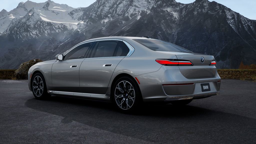 Used 2025 BMW i7 xDrive60 w/ Premium Package image 28