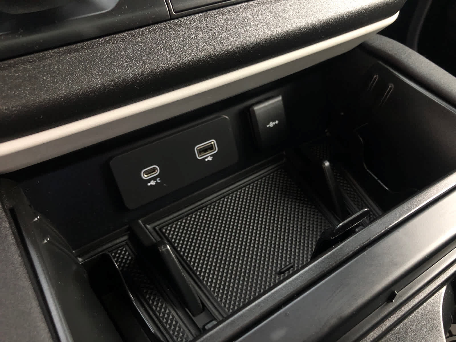 Used 2023 Land Rover Defender 110 SE AWD/4WD image 17