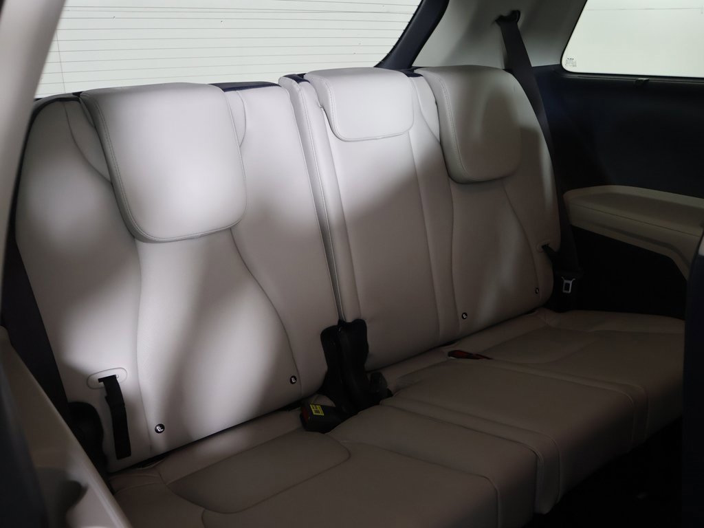 Used 2025 Kia Carnival EX image 36