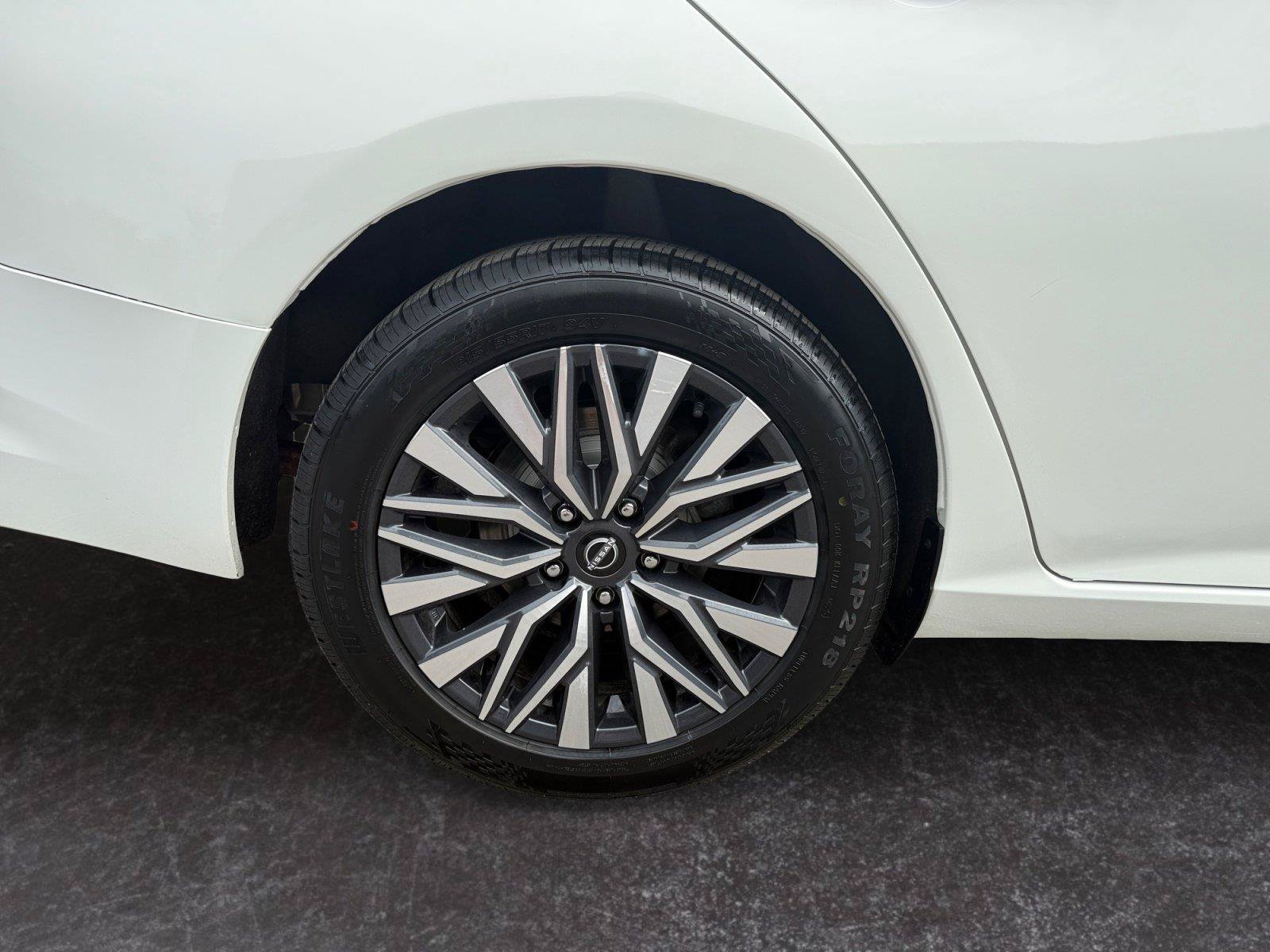 Used 2025 Nissan Altima 2.5 SV FWD image 27
