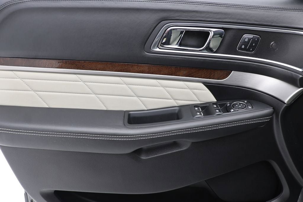Used 2016 Ford Explorer Platinum image 15