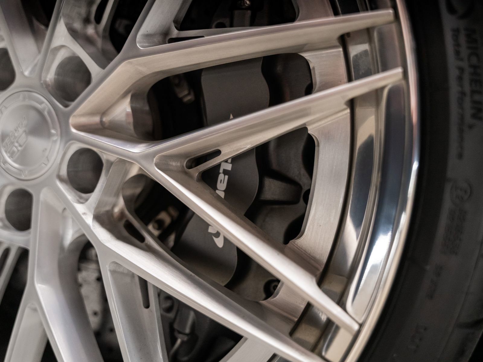 Used 2018 McLaren 570S Spider RWD image 37