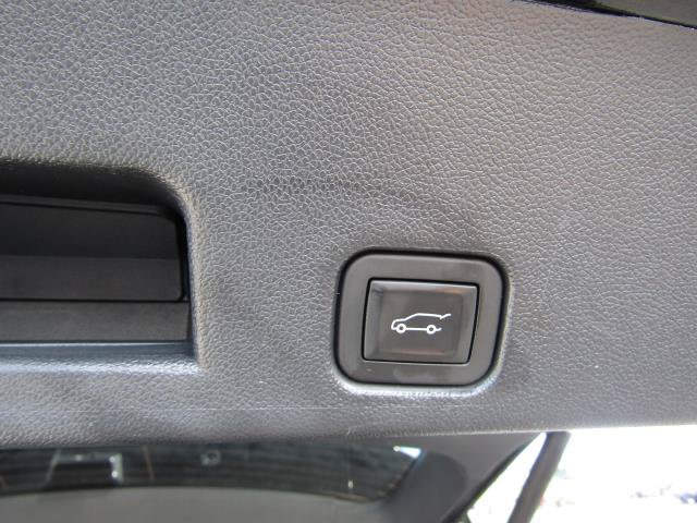 Used 2024 Chevrolet Traverse RS FWD image 16