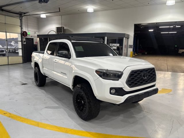 Used 2023 Toyota Tacoma SR5 w/ Technology Package AWD/4WD image 3