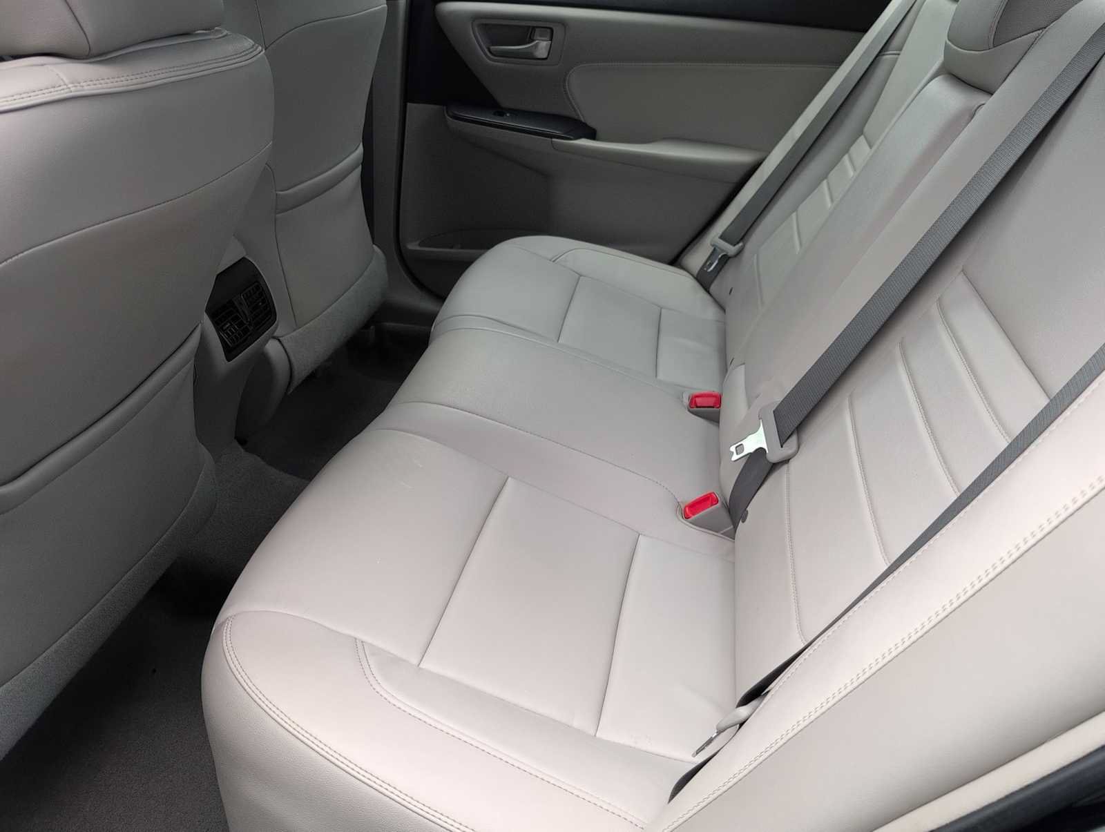 Used 2016 Toyota Camry XLE FWD image 19