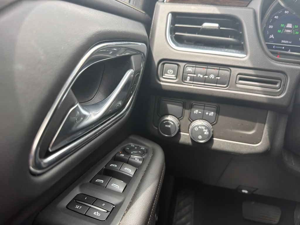 Used 2023 Chevrolet Suburban Premier RWD image 15