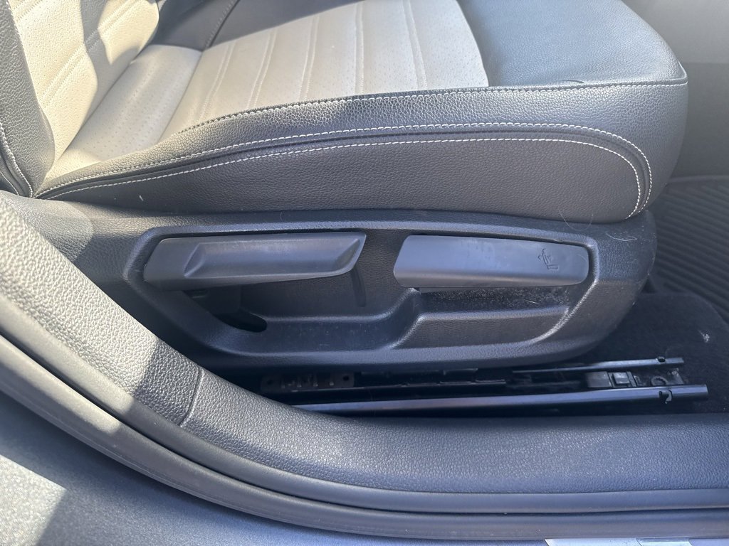 Used 2018 Volkswagen Passat 3.6 image 31