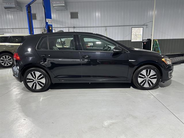 Used 2016 Volkswagen e-Golf SE image 8