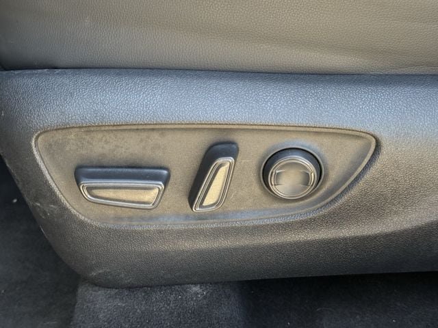 Used 2023 Toyota Highlander XLE FWD image 31