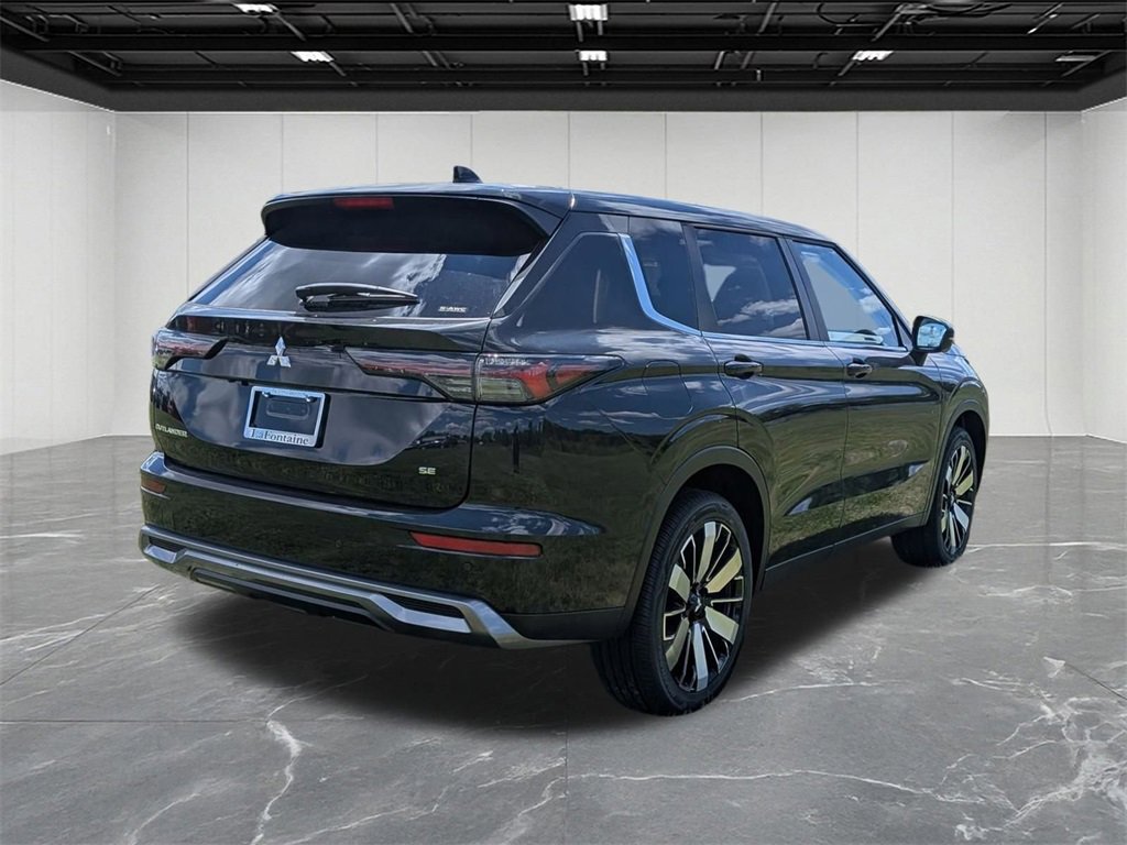 New 2025 Mitsubishi Outlander SE image 5