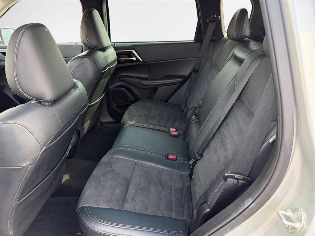 Used 2022 Mitsubishi Outlander SE image 24