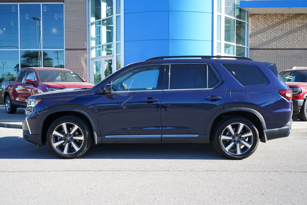 Used 2023 Honda Pilot Touring image 3