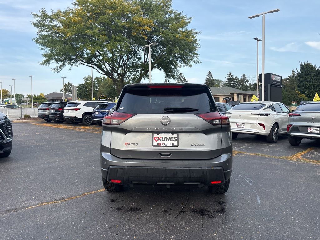 Used 2024 Nissan Rogue SV image 7