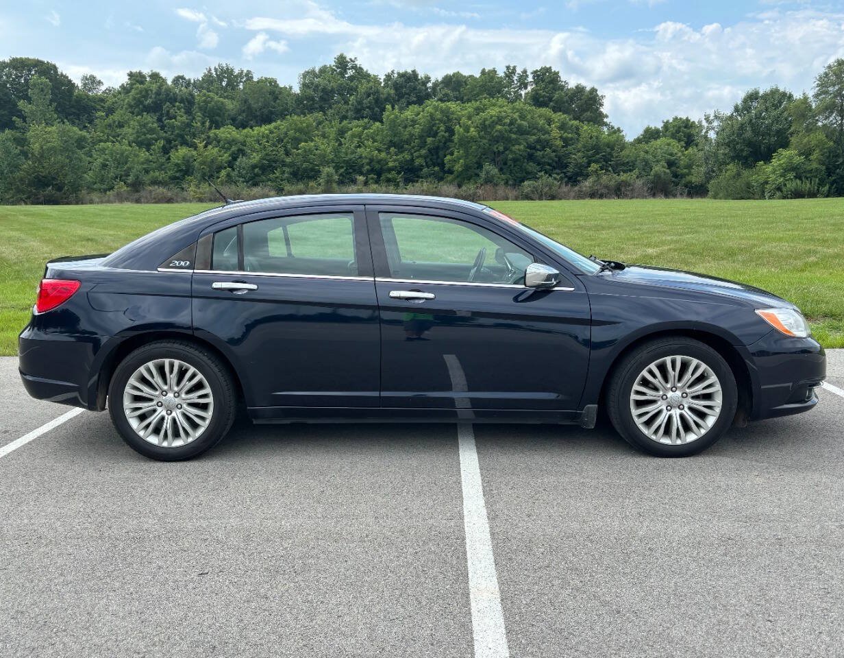 Used 2012 Chrysler 200 Limited FWD image 2