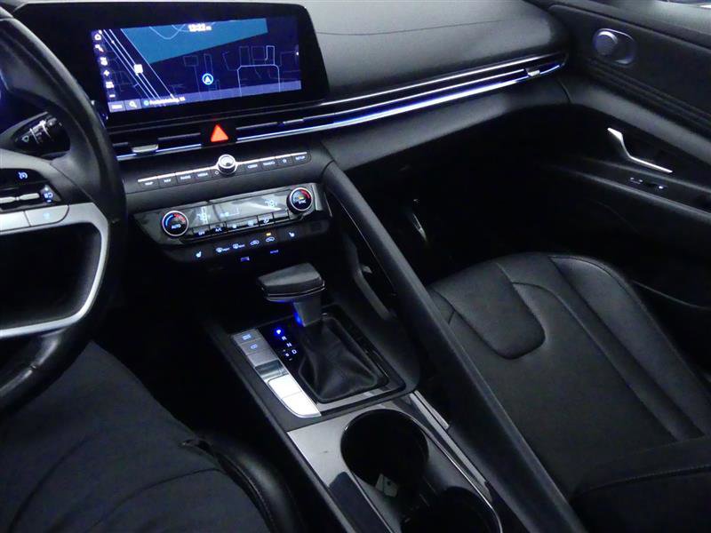 Used 2022 Hyundai Elantra Limited image 14