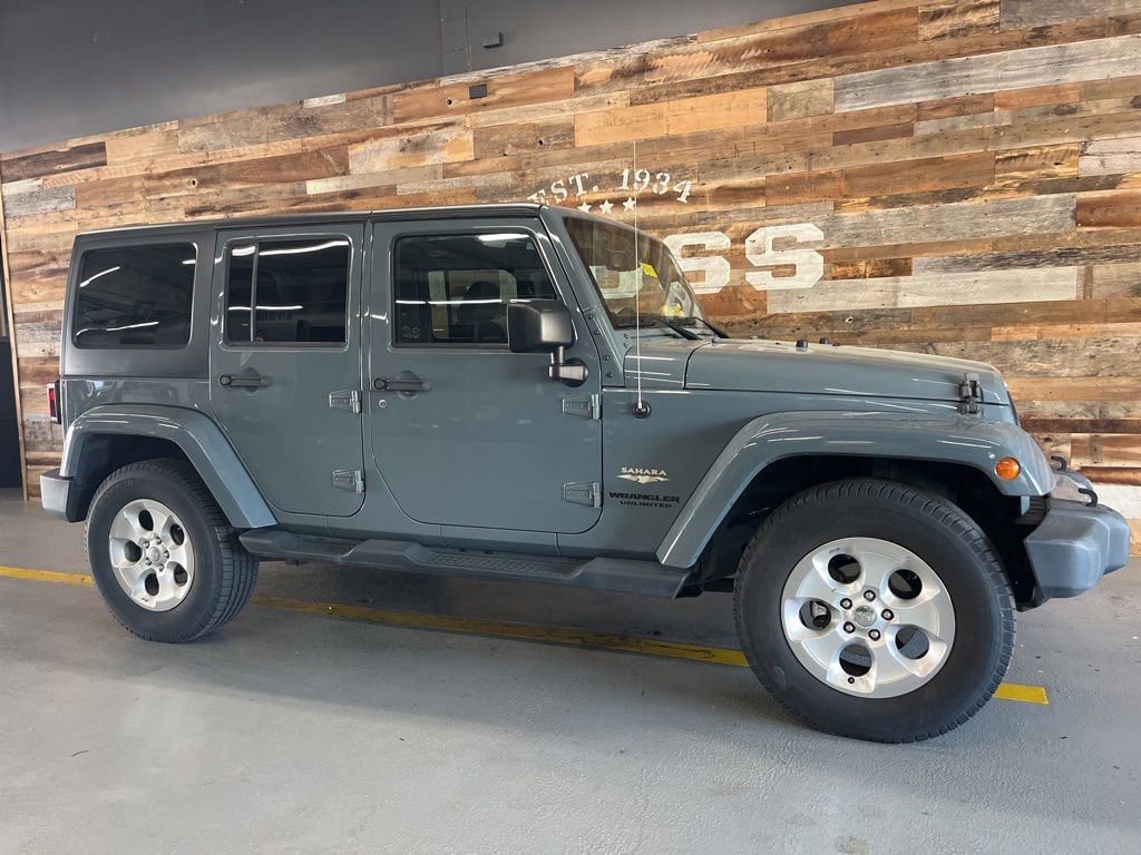 Used 2015 Jeep Wrangler Unlimited Sahara w/ Connectivity Group image 13