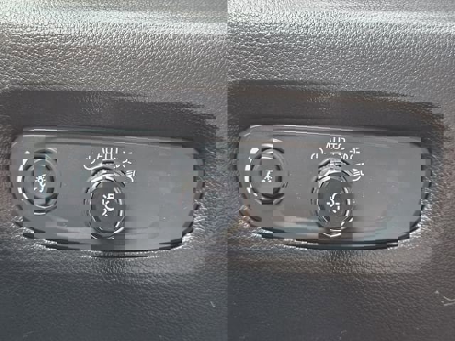 Used 2023 Chevrolet Traverse LT image 55