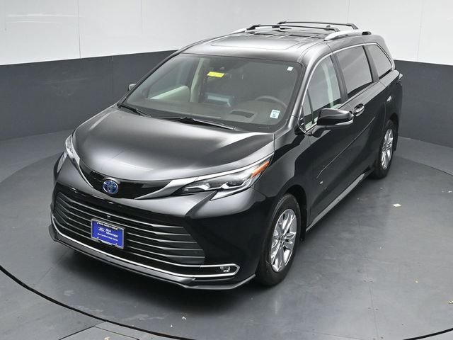 Used 2024 Toyota Sienna Platinum AWD/4WD image 46