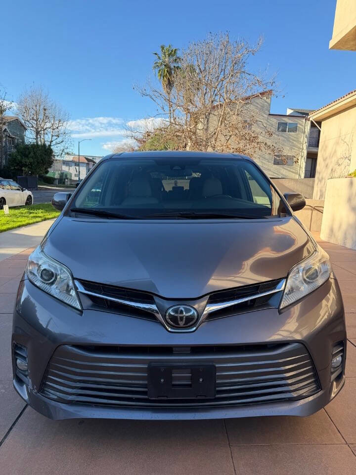 Used 2020 Toyota Sienna XLE w/ XLE Navigation Package image 7
