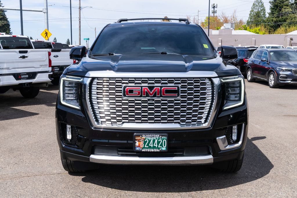 Used 2021 GMC Yukon Denali w/ Denali Premium Package AWD/4WD image 3