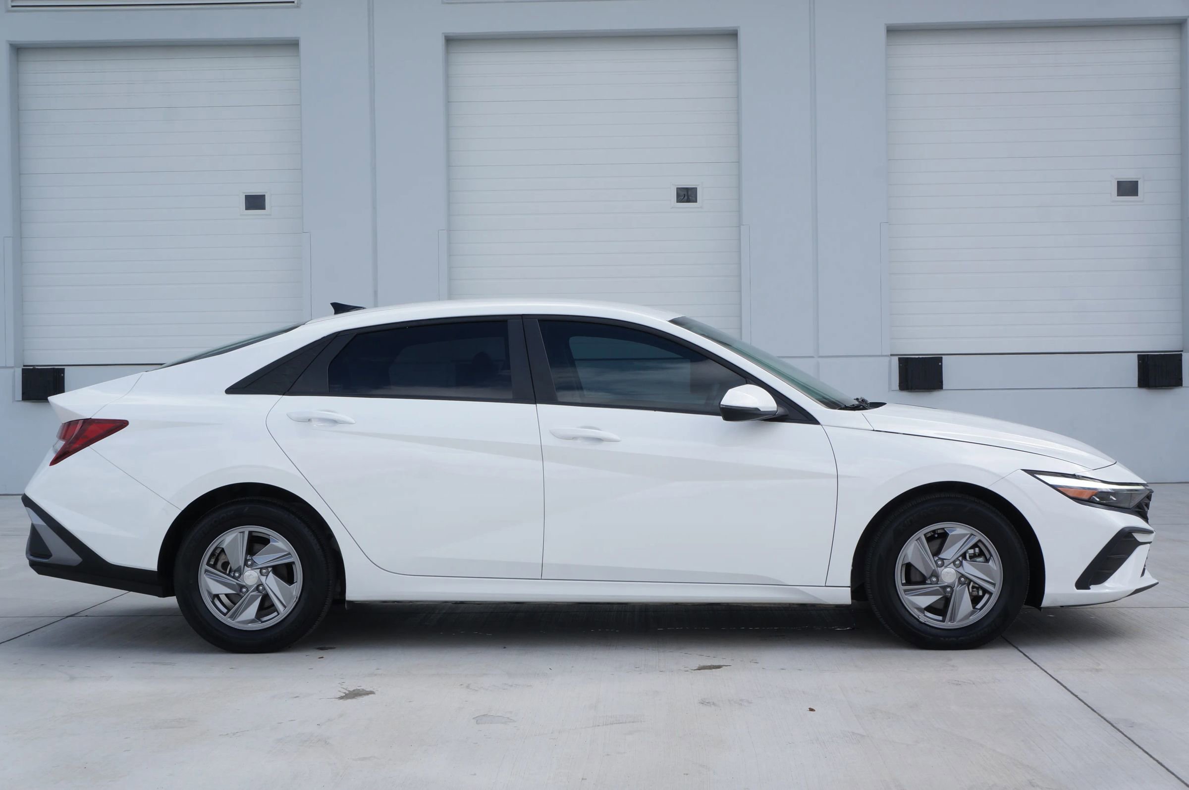 Used 2024 Hyundai Elantra SE image 16