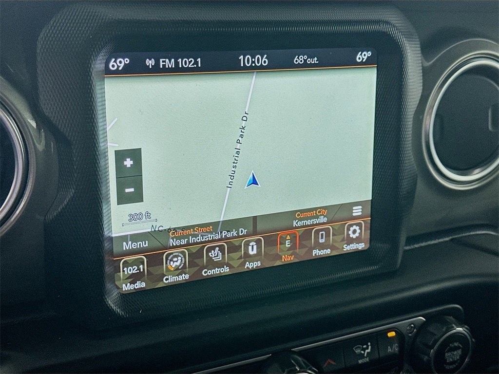 Used 2022 Jeep Wrangler Unlimited Sahara w/ Cold Weather Group image 19