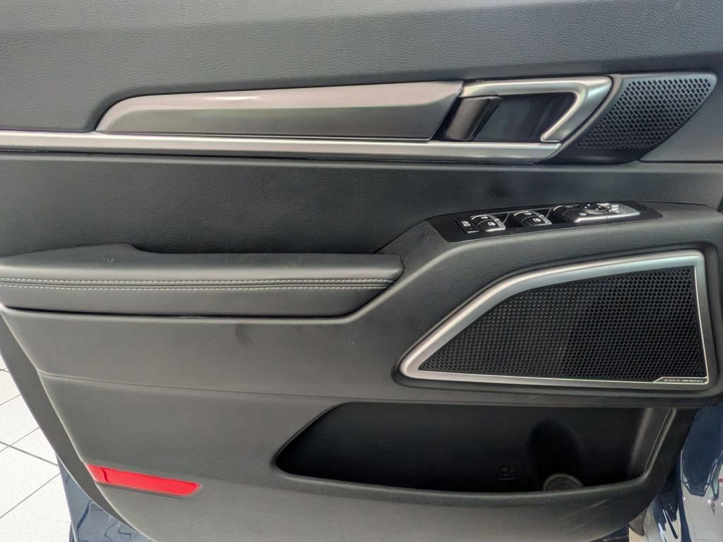 Used 2025 Kia Telluride S image 11