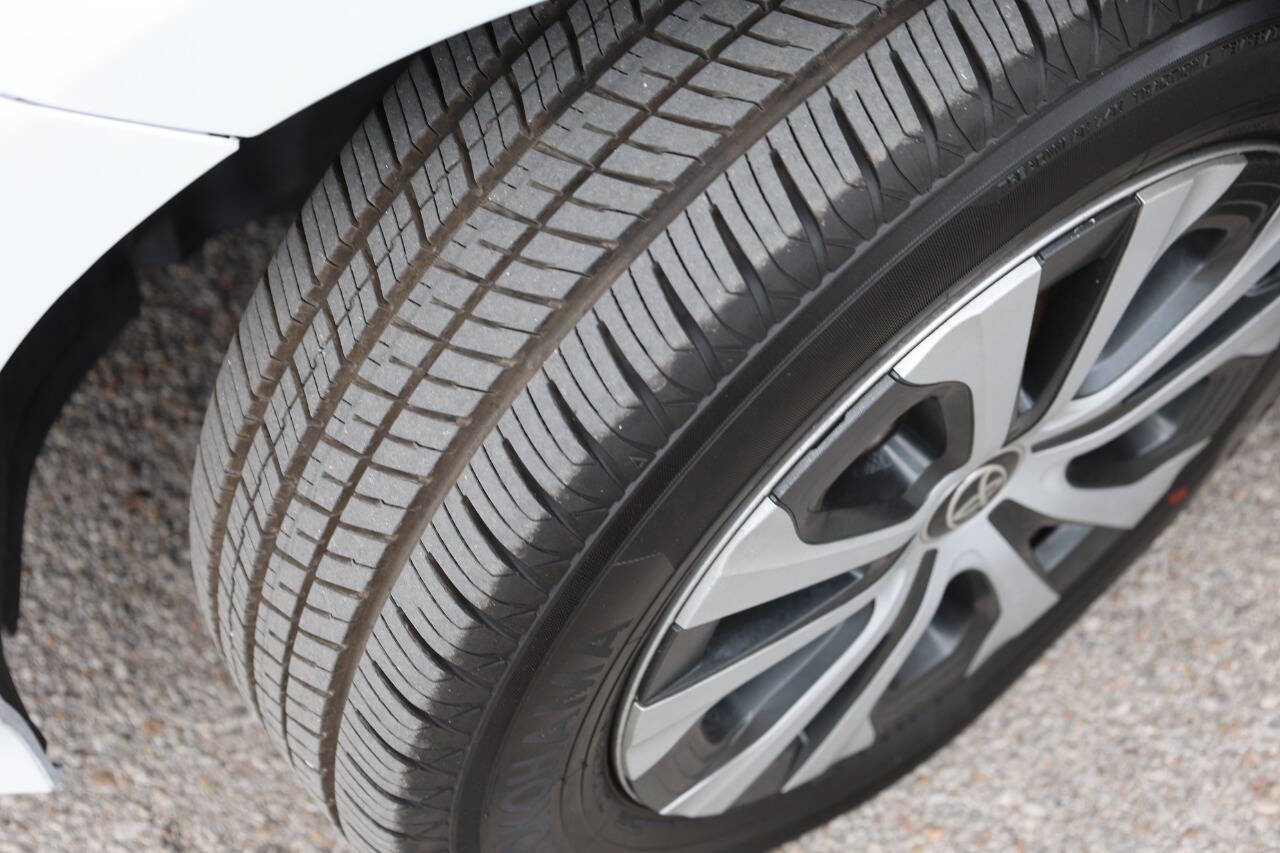 Used 2019 Toyota Prius LE AWD/4WD image 24