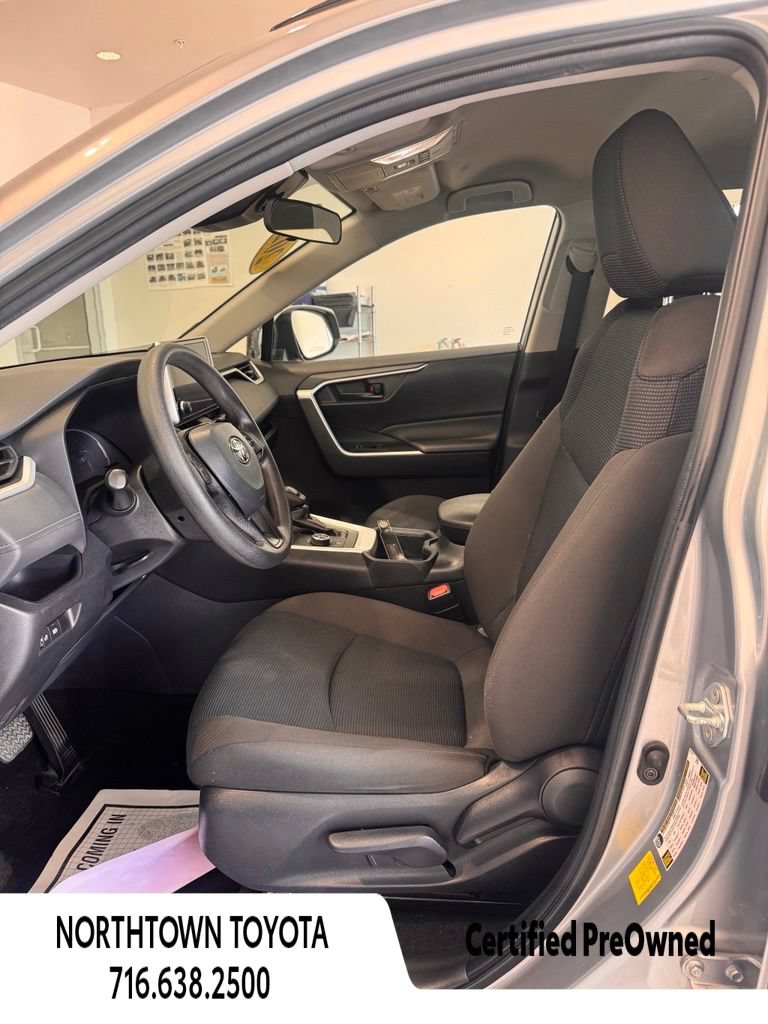 Used 2025 Toyota RAV4 LE AWD/4WD image 13