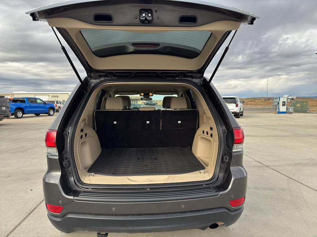 Used 2021 Jeep Grand Cherokee Laredo image 5