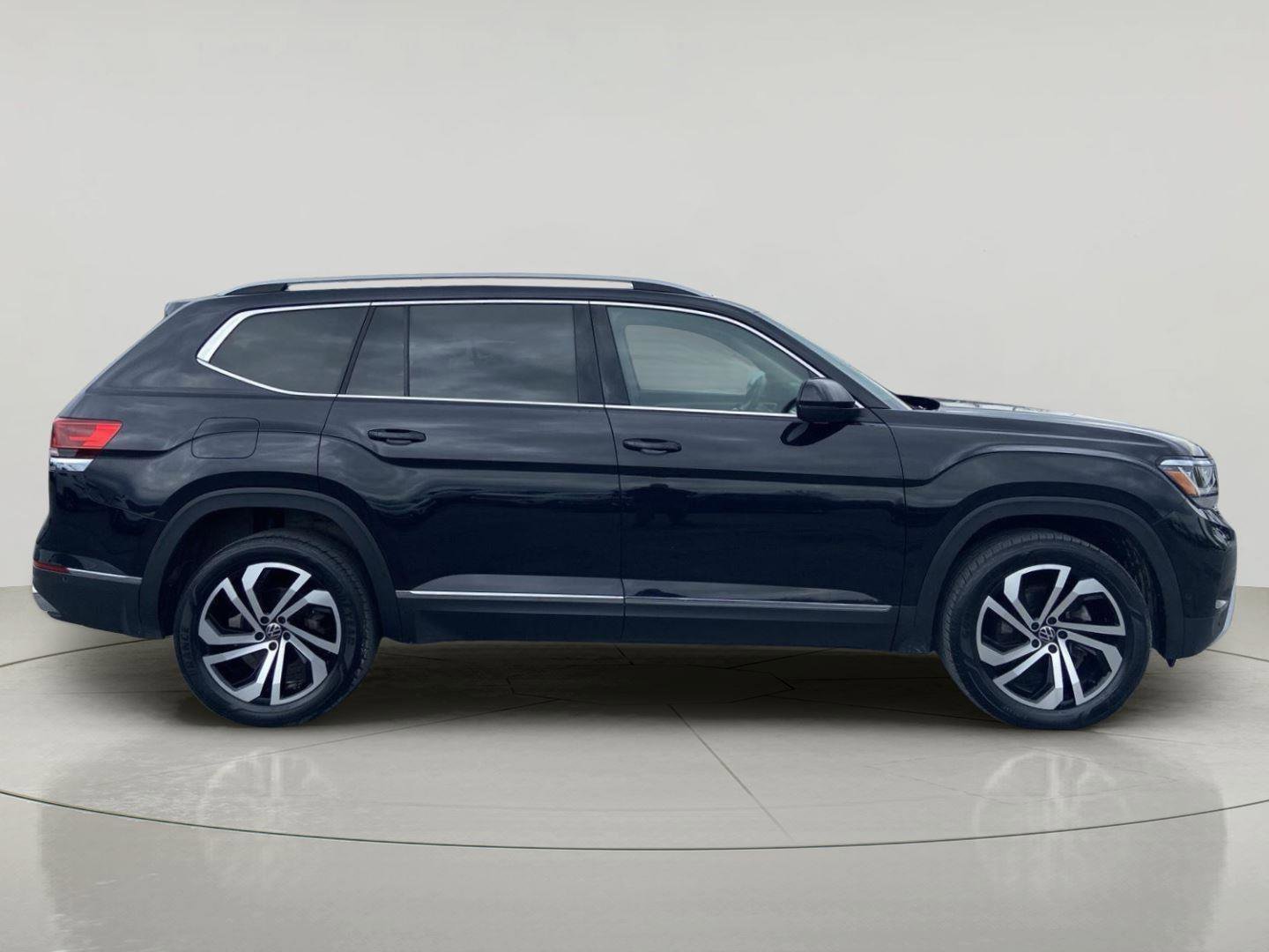 Used 2021 Volkswagen Atlas SEL Premium AWD/4WD image 2
