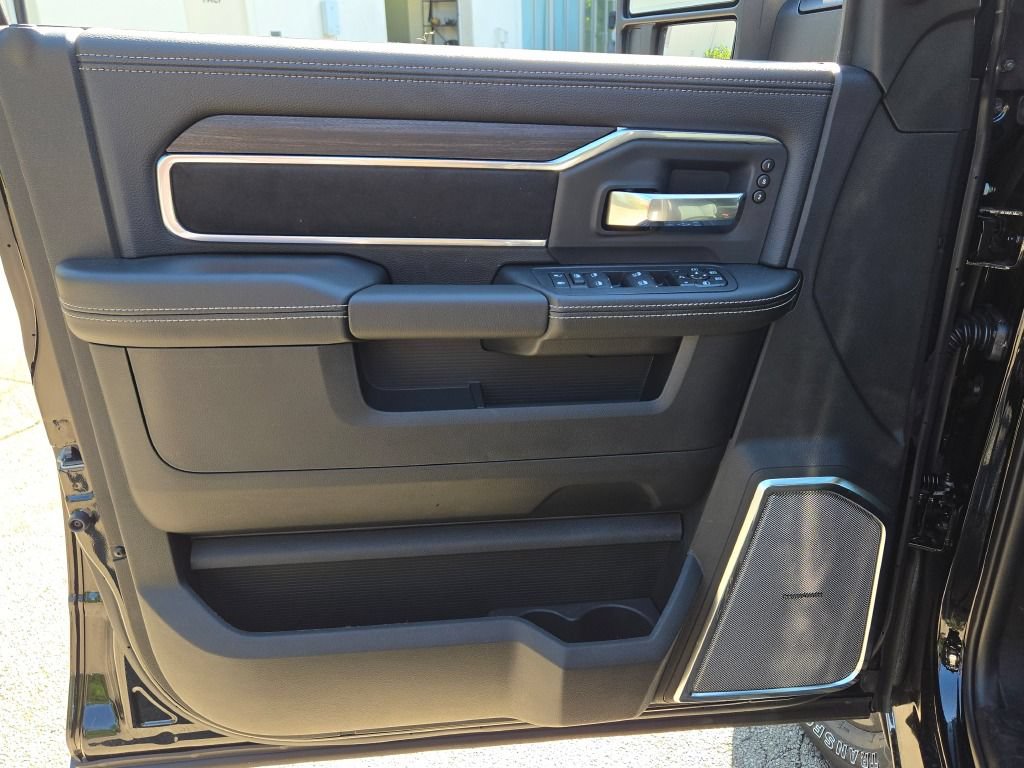 New 2026 RAM 2500 Laramie AWD/4WD image 34