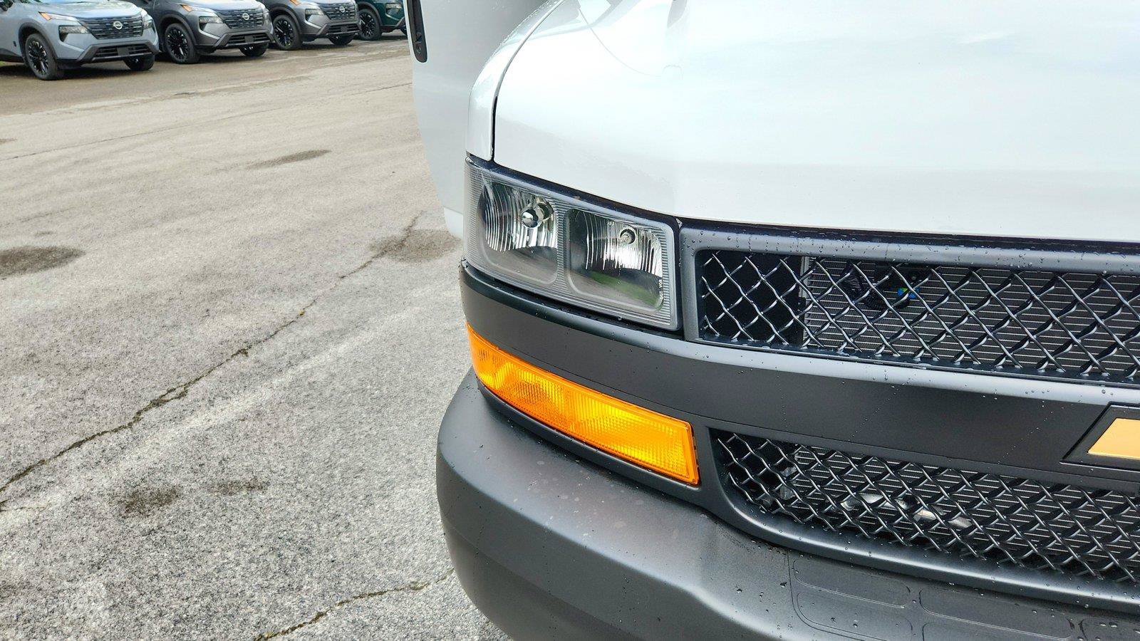 New 2026 Chevrolet Express 3500 Extended RWD image 32