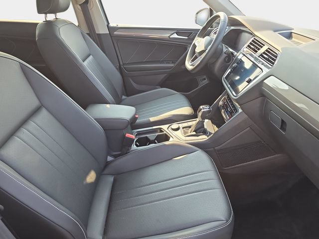 Used 2022 Volkswagen Tiguan SE w/ Panoramic Sunroof Package AWD/4WD image 12