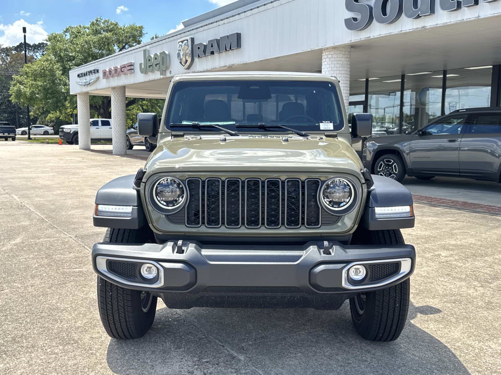 New 2026 Jeep Gladiator Sport AWD/4WD image 2