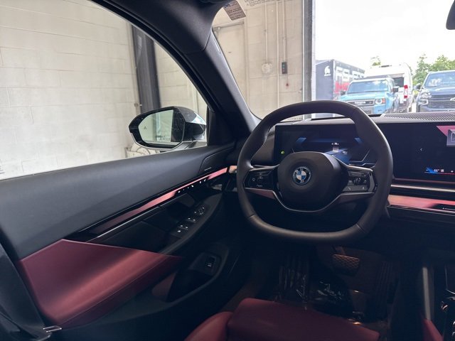 Used 2025 BMW i5 xDrive40 w/ Premium Package image 39