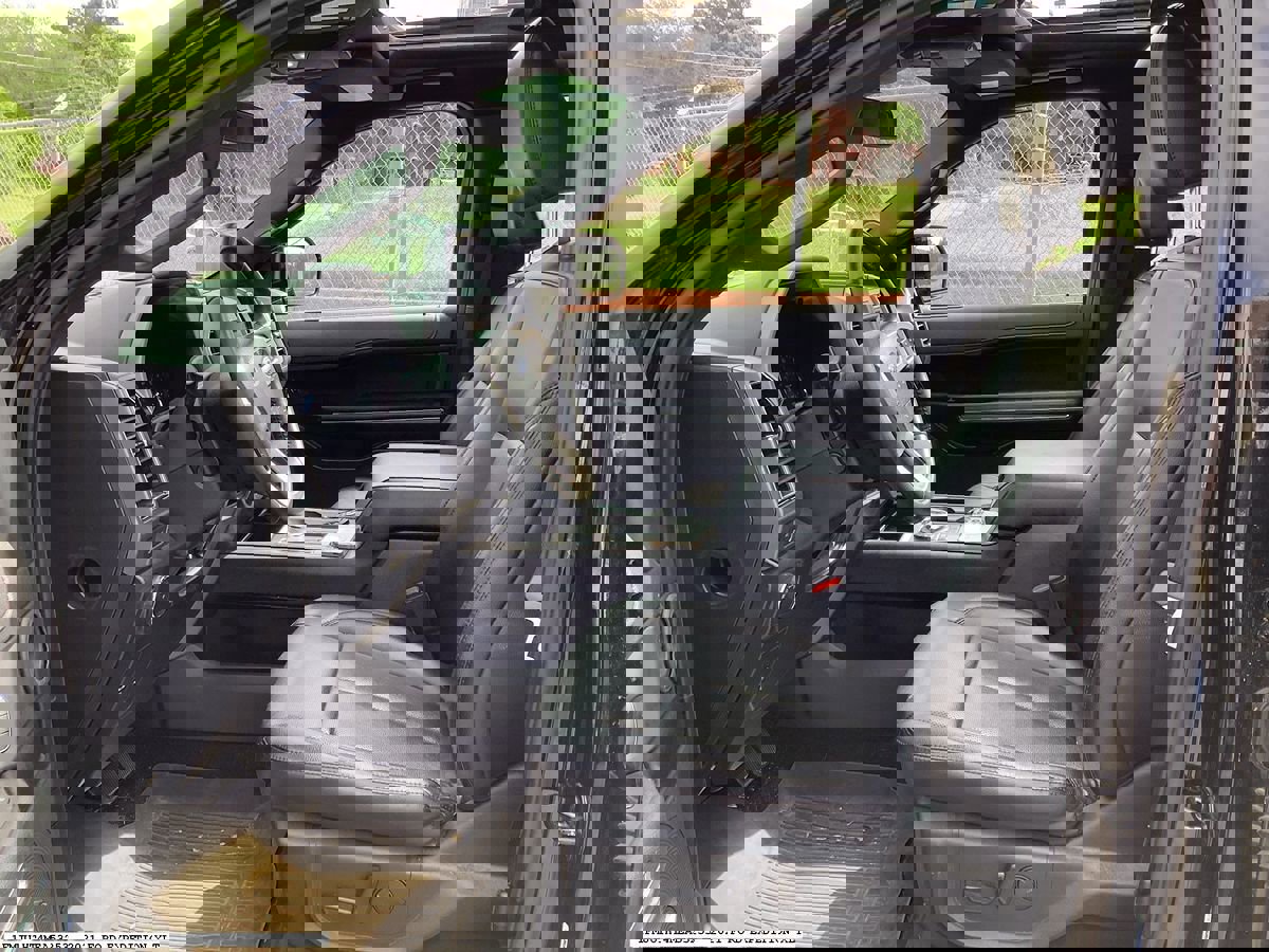 Used 2021 Ford Expedition XLT image 12