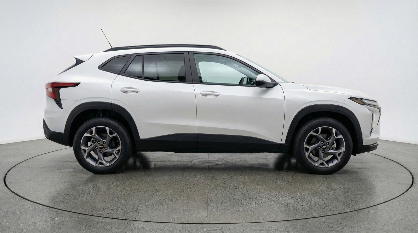 Used 2025 Chevrolet Trax LT w/ LT Convenience Package image 11