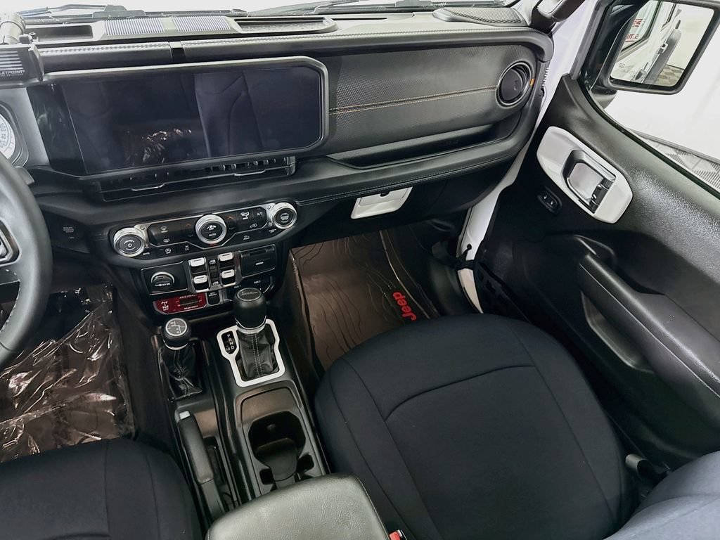 Used 2025 Jeep Gladiator Mojave w/ Technology Group AWD/4WD image 27