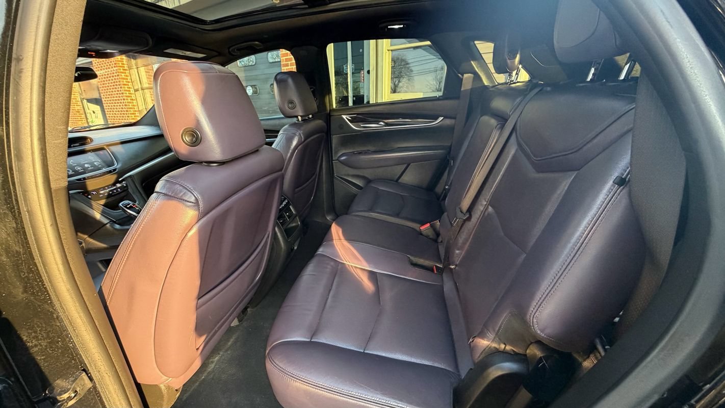 Used 2018 Cadillac XT5 Luxury w/ LPO, Black Ice Package FWD image 11