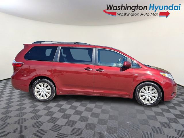 Used 2017 Toyota Sienna XLE w/ XLE Navigation Package AWD/4WD image 7