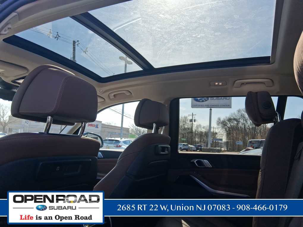Used 2021 BMW X7 xDrive40i w/ Premium Package image 11