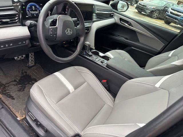 Used 2025 Toyota Camry SE image 17