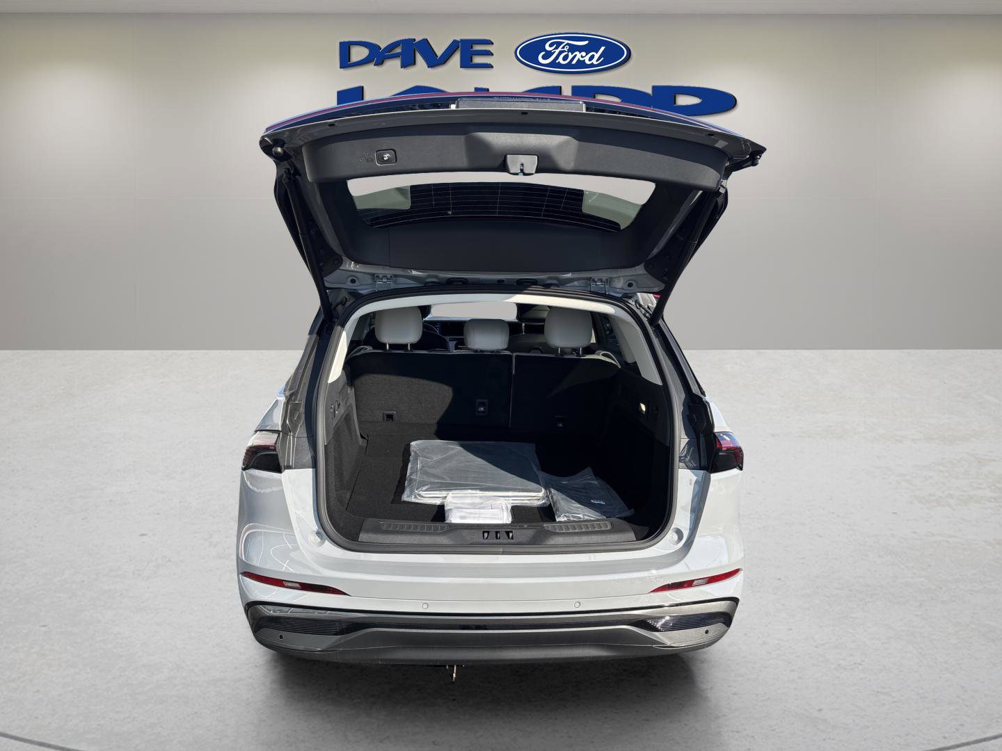 New 2026 Lincoln Nautilus Premier w/ Equipment Group 102A image 18