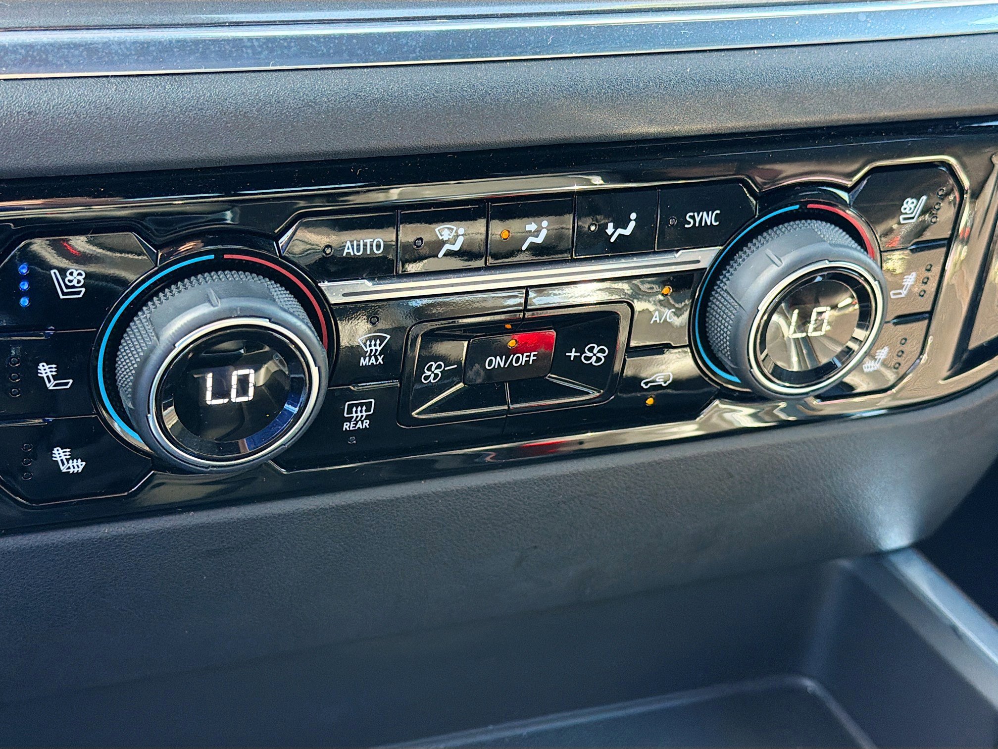 Used 2024 Chevrolet Silverado 1500 High Country image 31