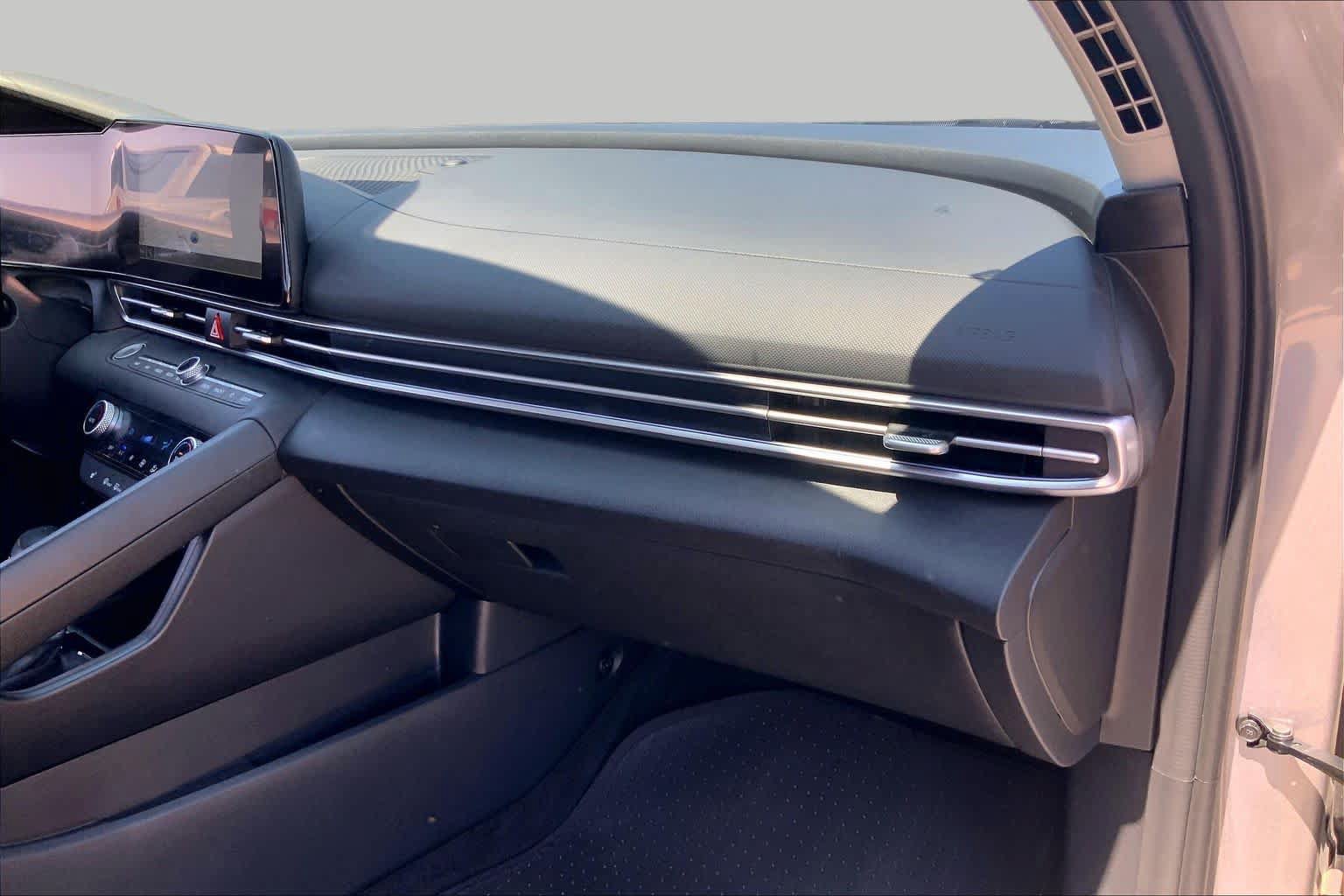 Used 2025 Hyundai Elantra SEL FWD image 18