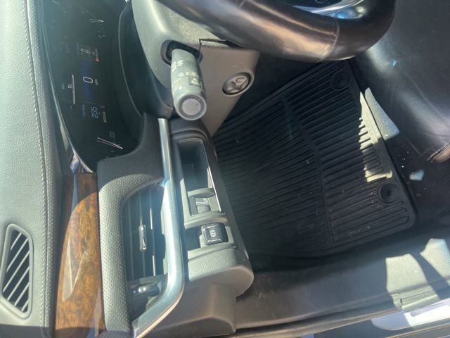 Used 2014 Cadillac XTS Luxury image 25