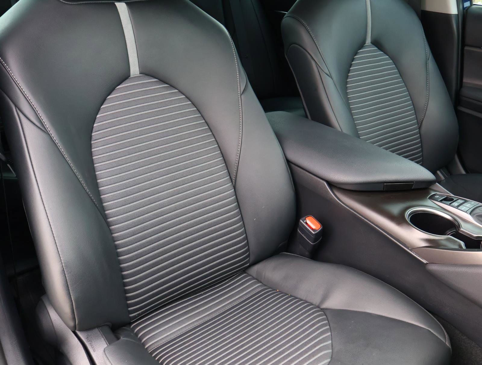 Used 2024 Toyota Camry SE image 19